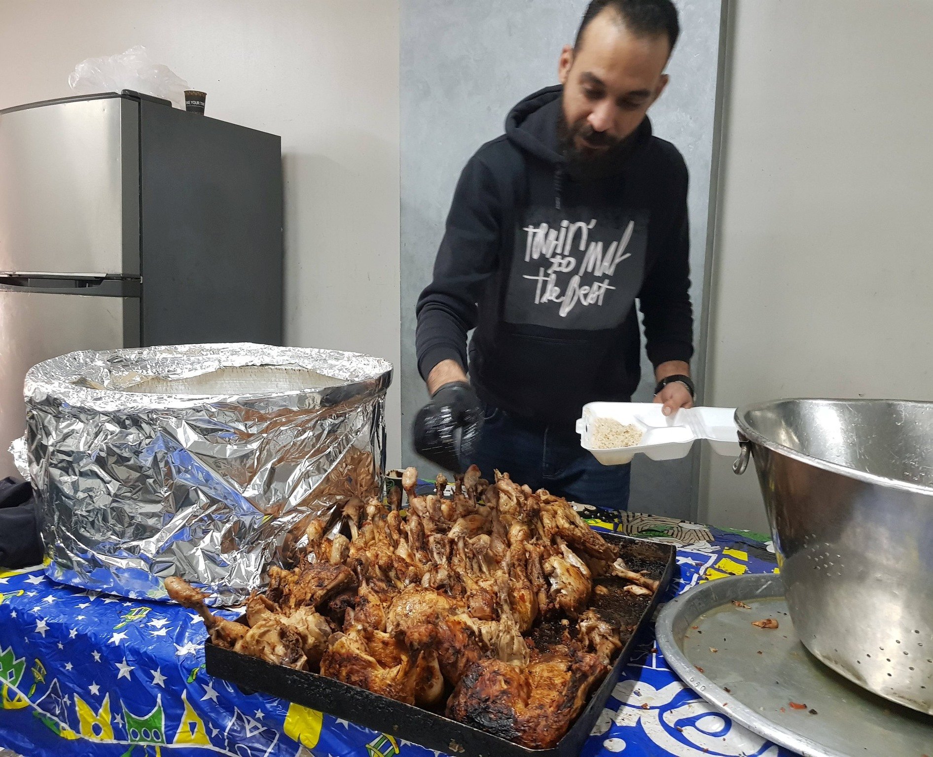 أقباط الأقصر وفريق رومانى رمزى القبطى يقيمون مائدة رمضانية أقباط الأقصر وفريق رومانى رمزى القبطى يقيمون مائدة رمضانية