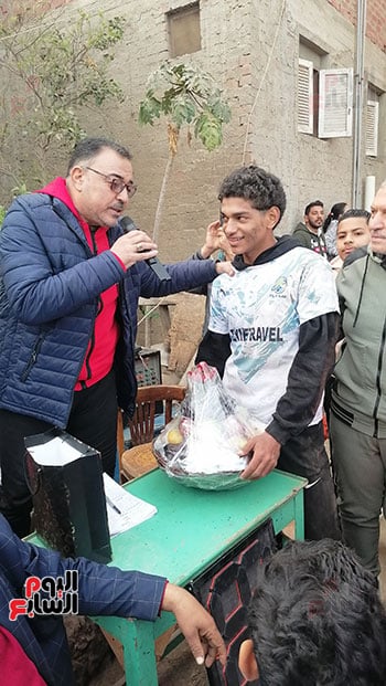 معلق-اللقاء-يعلن-عن-الفائز-مشنة-الفاكهة معلق-اللقاء-يعلن-عن-الفائز-مشنة-الفاكهة