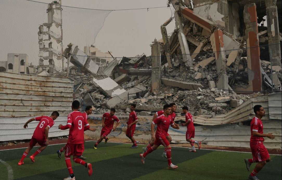 الكرة فى الملعب.. دورات رمضانية ومبارايات ودية بقطاع غزة رغم الجرب (8)