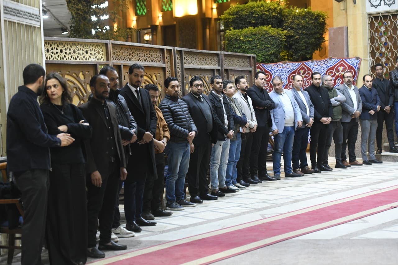 أسرة تحرير اليوم السابع تتلقى واجب العزاء