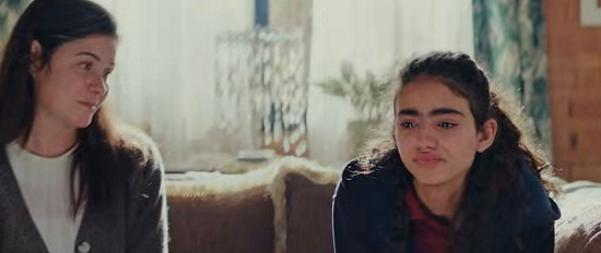 يسرا اللوزي وابنتها في مشهد من مسلسل كان ياما كان