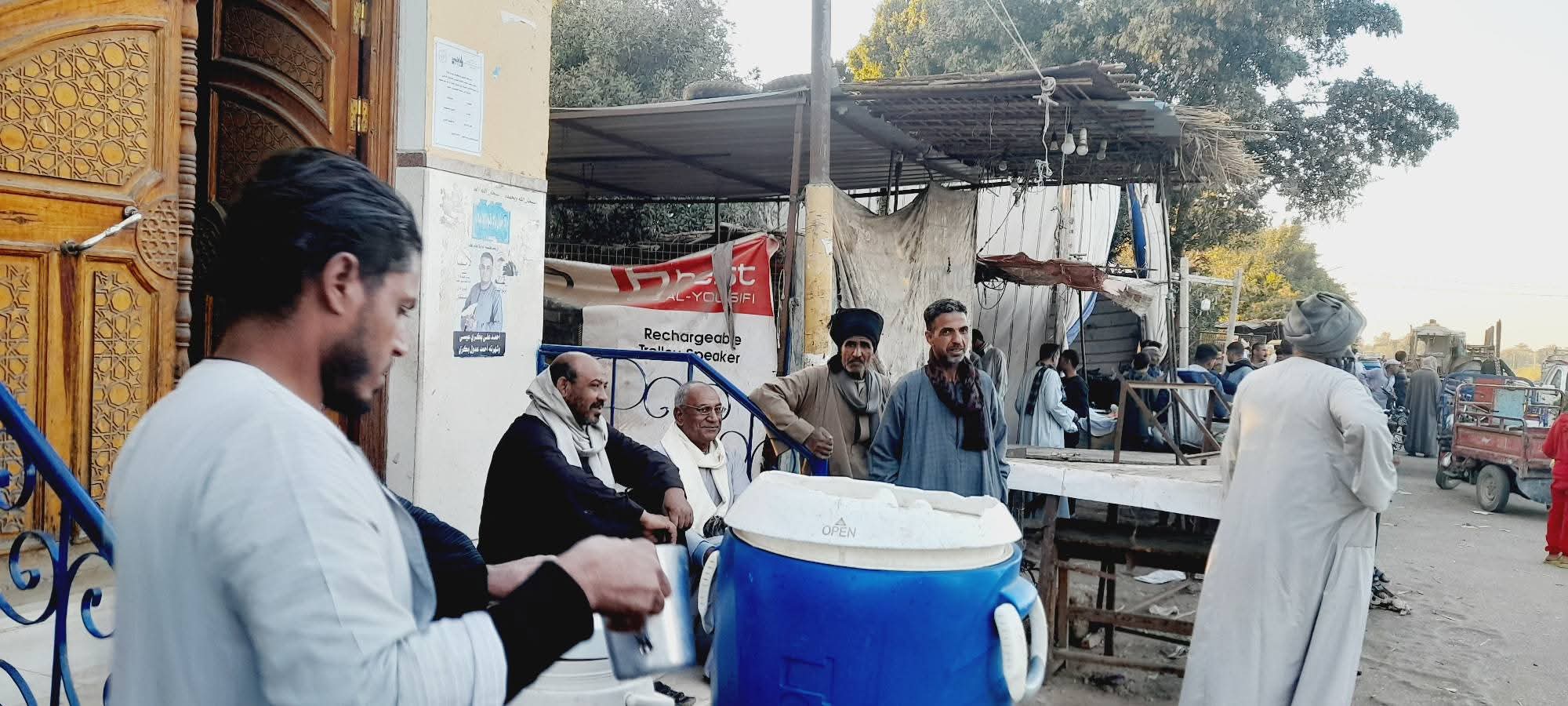 تجهيز الشباب للمائدة 