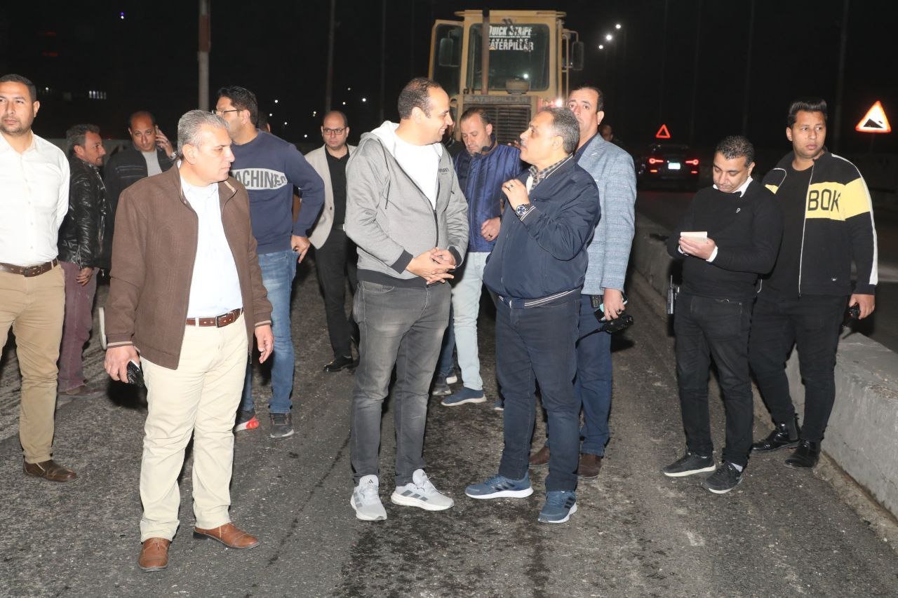 متابعة رصف محاور مرورية بالزقازيق