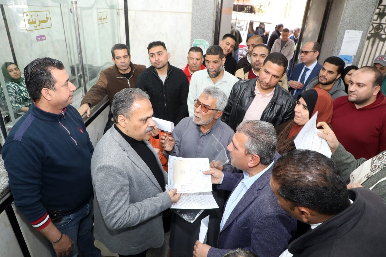 محافظ الشرقية يستمع لشكاوي المواطنين