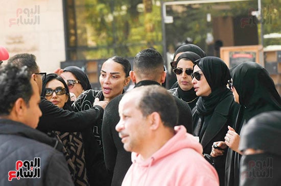 من جنازة شقيق الفنانة زينة