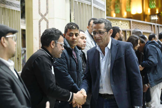 الكاتب الصحفى خالد البلشى نقيب الصحفيين يقدم واجب العزاء