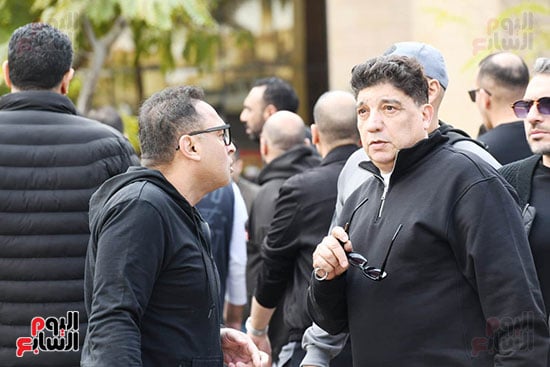 ممدوح موسى فى جنازة شقيق زينة