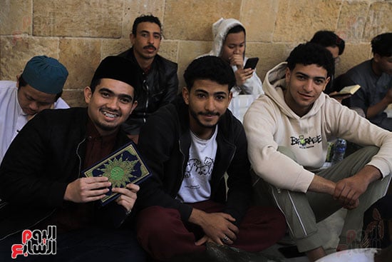 الطلاب فى حفل الإفطار