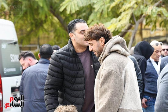 من تشييع جثمان شقيق زينة