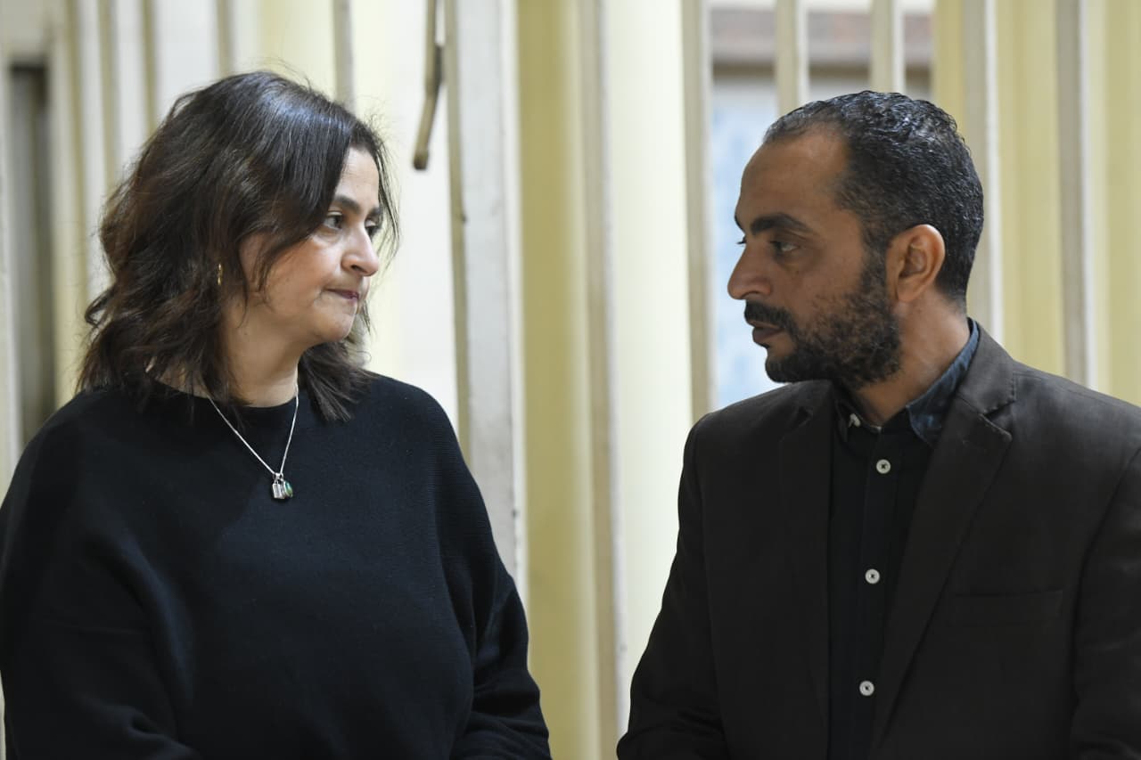 الكاتبة الصحفية علا الشافعى وشقيق محمود نصر