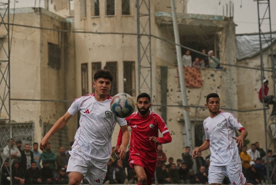 الكرة فى الملعب.. دورات رمضانية ومبارايات ودية بقطاع غزة رغم الجرب (6)