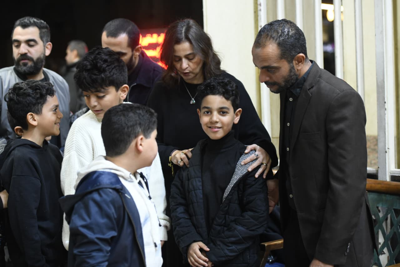 آدم نجل الراحل محمود نصر يتوسط شقيق الراحل وعلا الشافى رئيس مجلس إدارة اليوم السابع آدم نجل الراحل محمود نصر يتوسط شقيق الراحل وعلا الشافى رئيس مجلس إدارة اليوم السابع