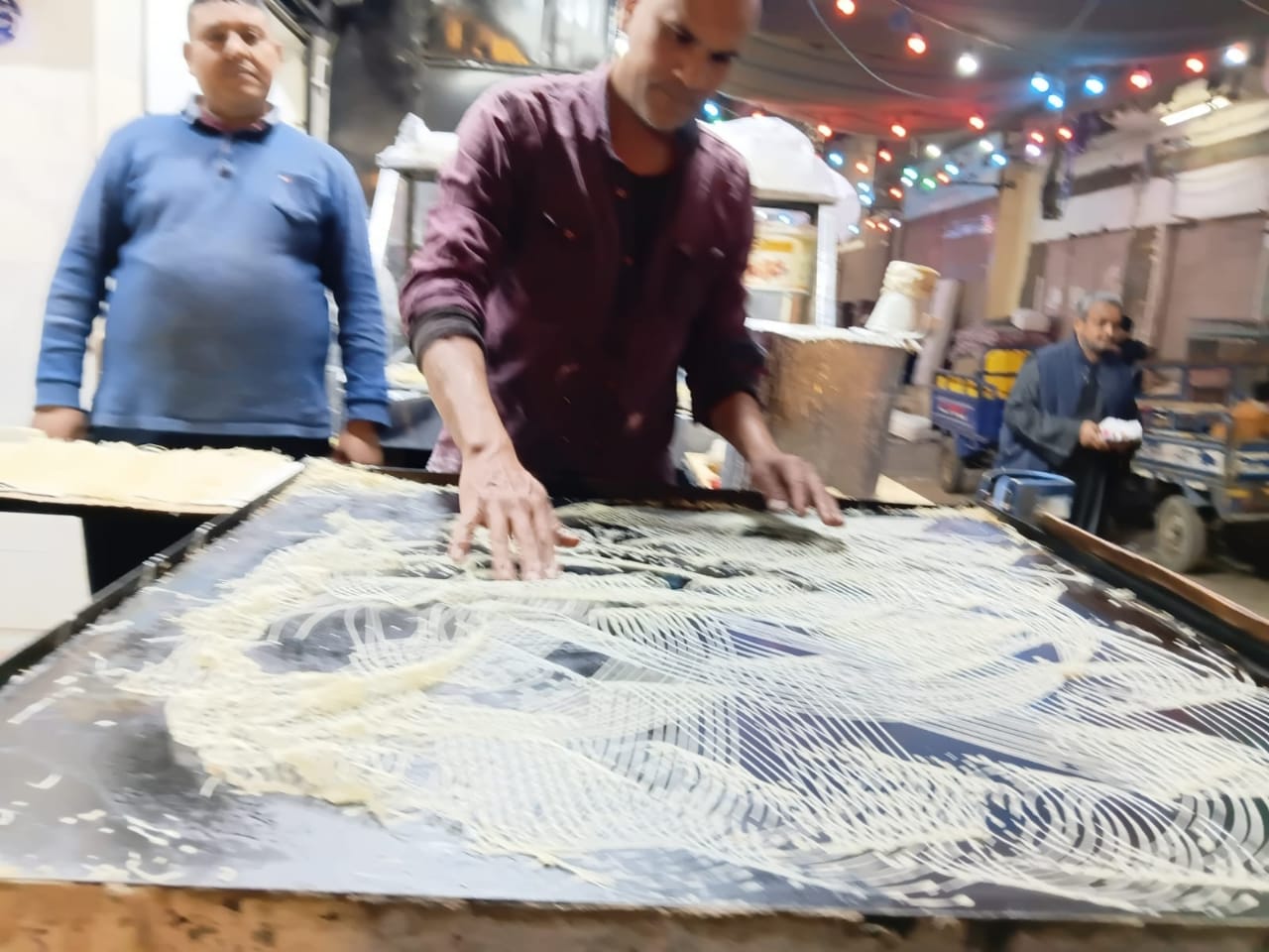 صناعة الكنافة البلدي في أسوان (14)