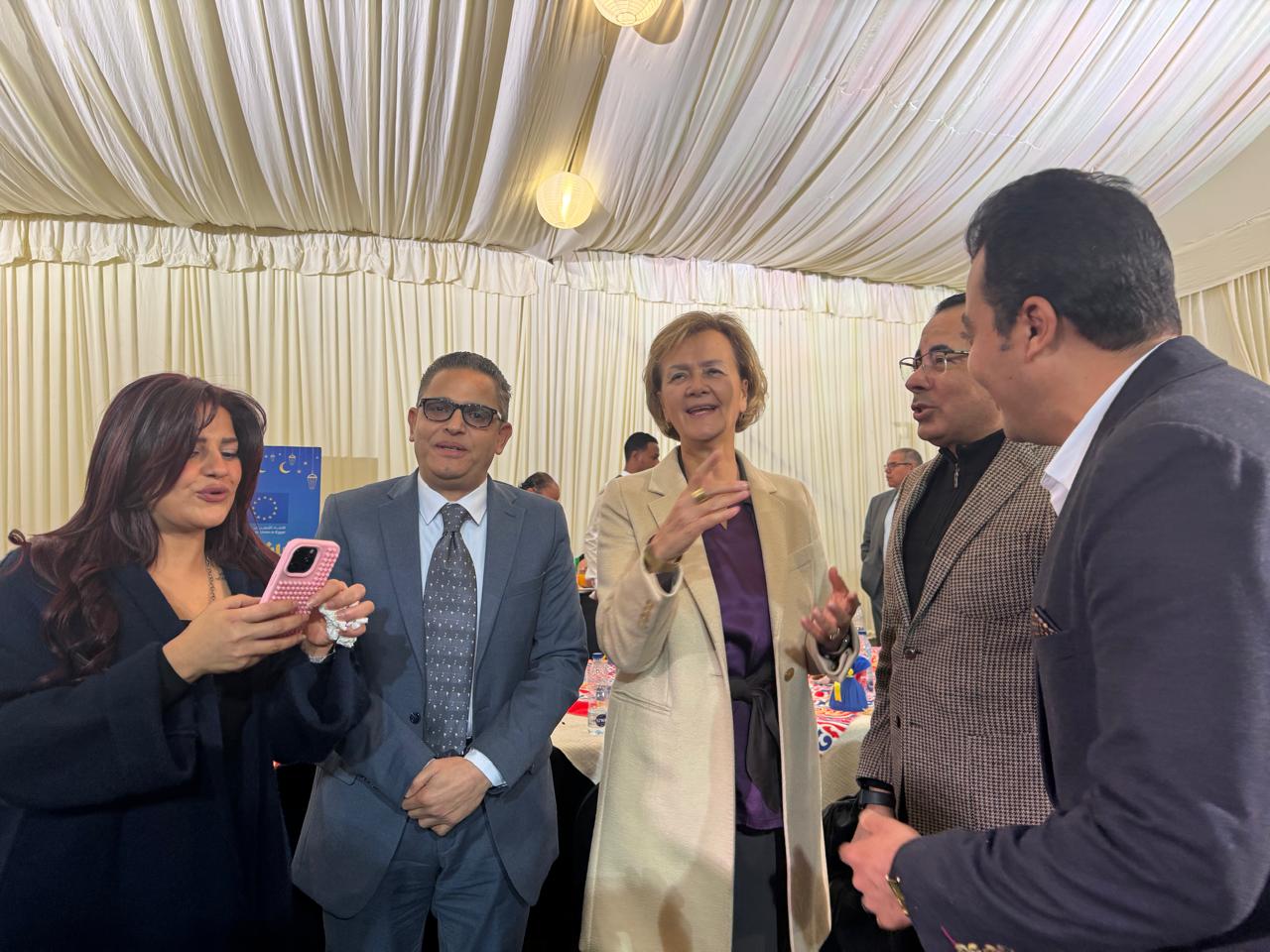 سفير الاتحاد الأوروبى مع رئيس تحرير اليوم السابع