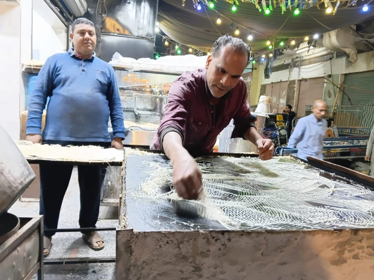 صناعة الكنافة البلدي في أسوان (8)