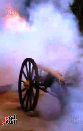 لحظات-إطلاق-مدفع-الحاجة-فاطمة-يومياً-فى-الأقصر لحظات-إطلاق-مدفع-الحاجة-فاطمة-يومياً-فى-الأقصر