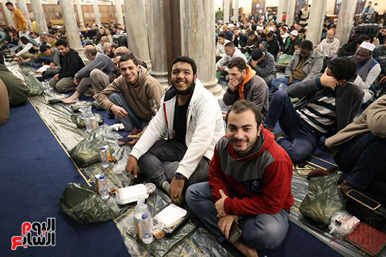 توافد على الإفطار توافد على الإفطار