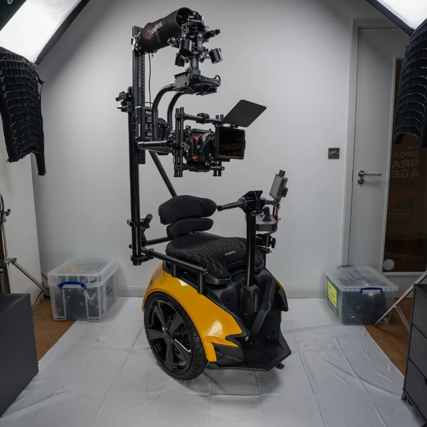 الكرسي يسهل عملية التصوير لذوى الاحتياجات الكرسي يسهل عملية التصوير لذوى الاحتياجات