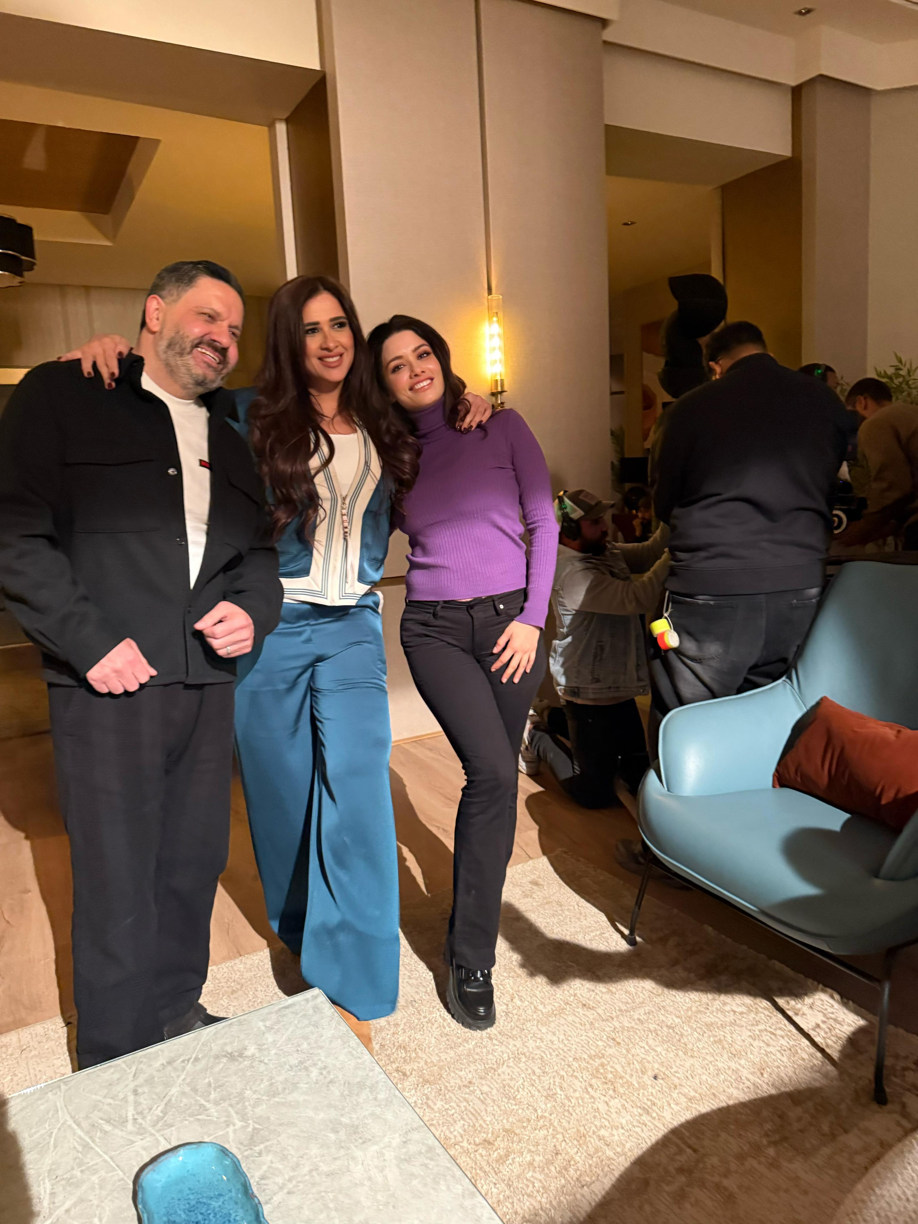 بالصور.. أجواء مبهجة تجمع سينتيا خليفة وياسمين عبد العزيز في وننسى اللي كان (2)