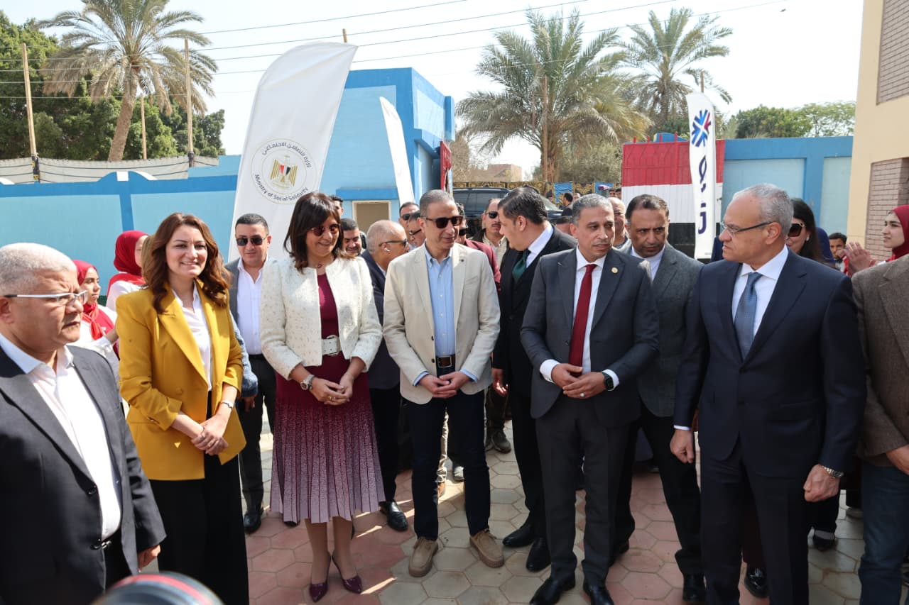 محافظ الجيزة يفتتح مبنى الإعدادي بمدرسة شهداء نزلة الشوبك الإعدادية (2)