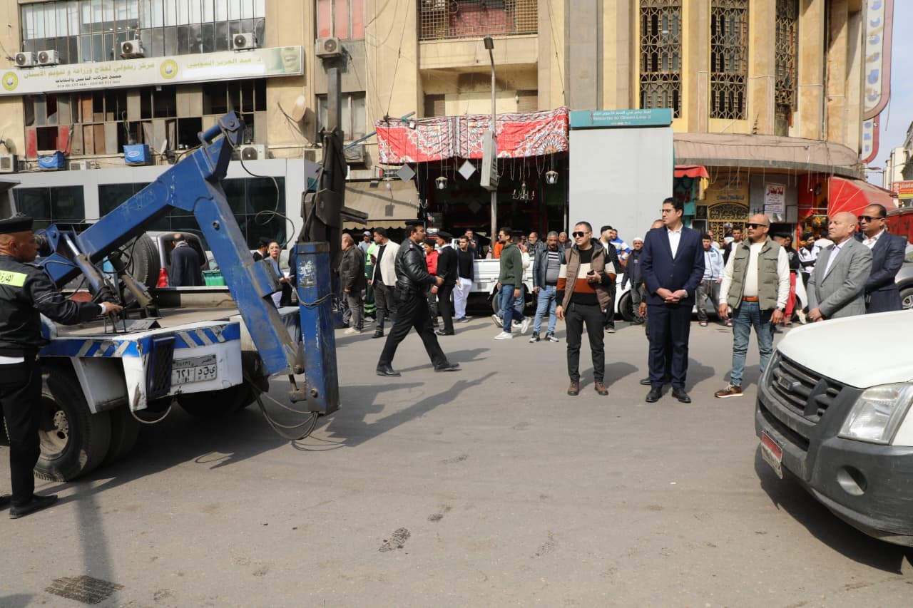 محافظ القاهرة يقود جولة مفاجئة بوسط المدينة لإزالة الإشغالات
