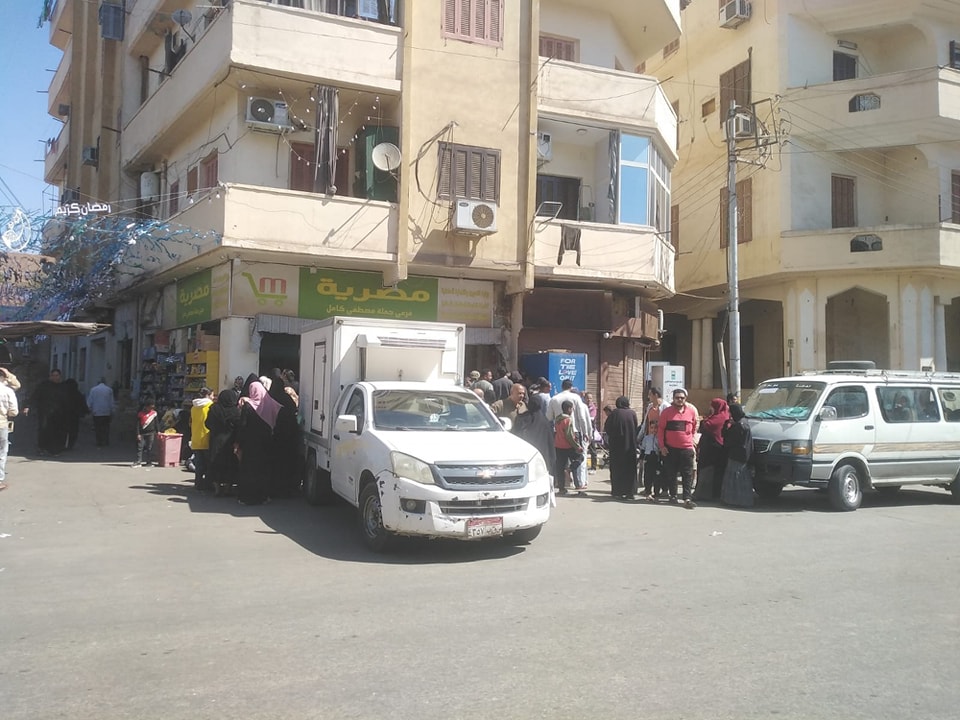 توافر السلع الغذائية بسعر مخفض وتغيير مواعيد الشركة المصرية توافر السلع الغذائية بسعر مخفض وتغيير مواعيد الشركة المصرية