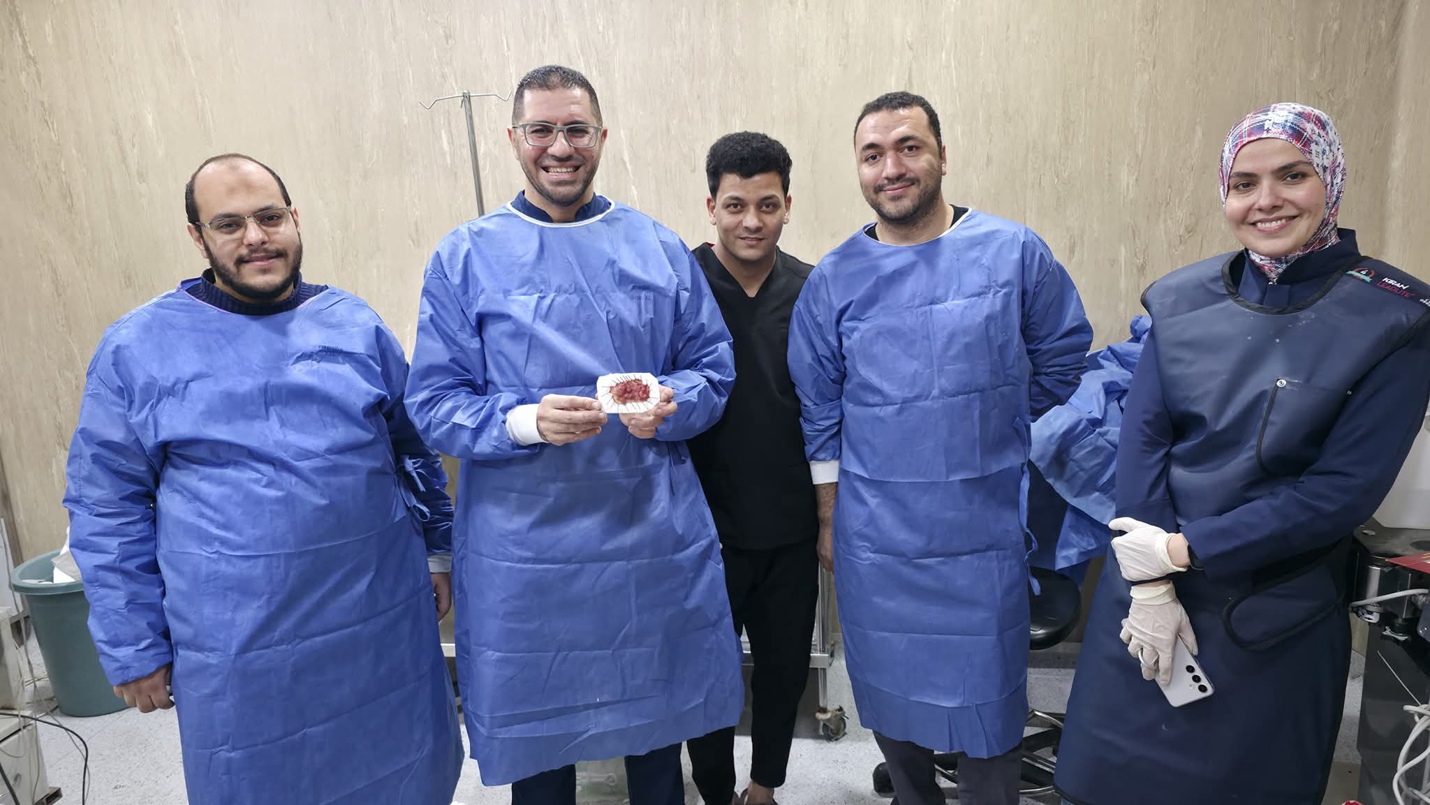 اطباء نفذو أول عملية تقشير الأورام ببنى سويف اطباء نفذو أول عملية تقشير الأورام ببنى سويف