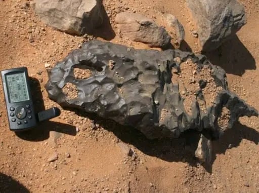 شظية من نيزك جبل كامل شظية من نيزك جبل كامل