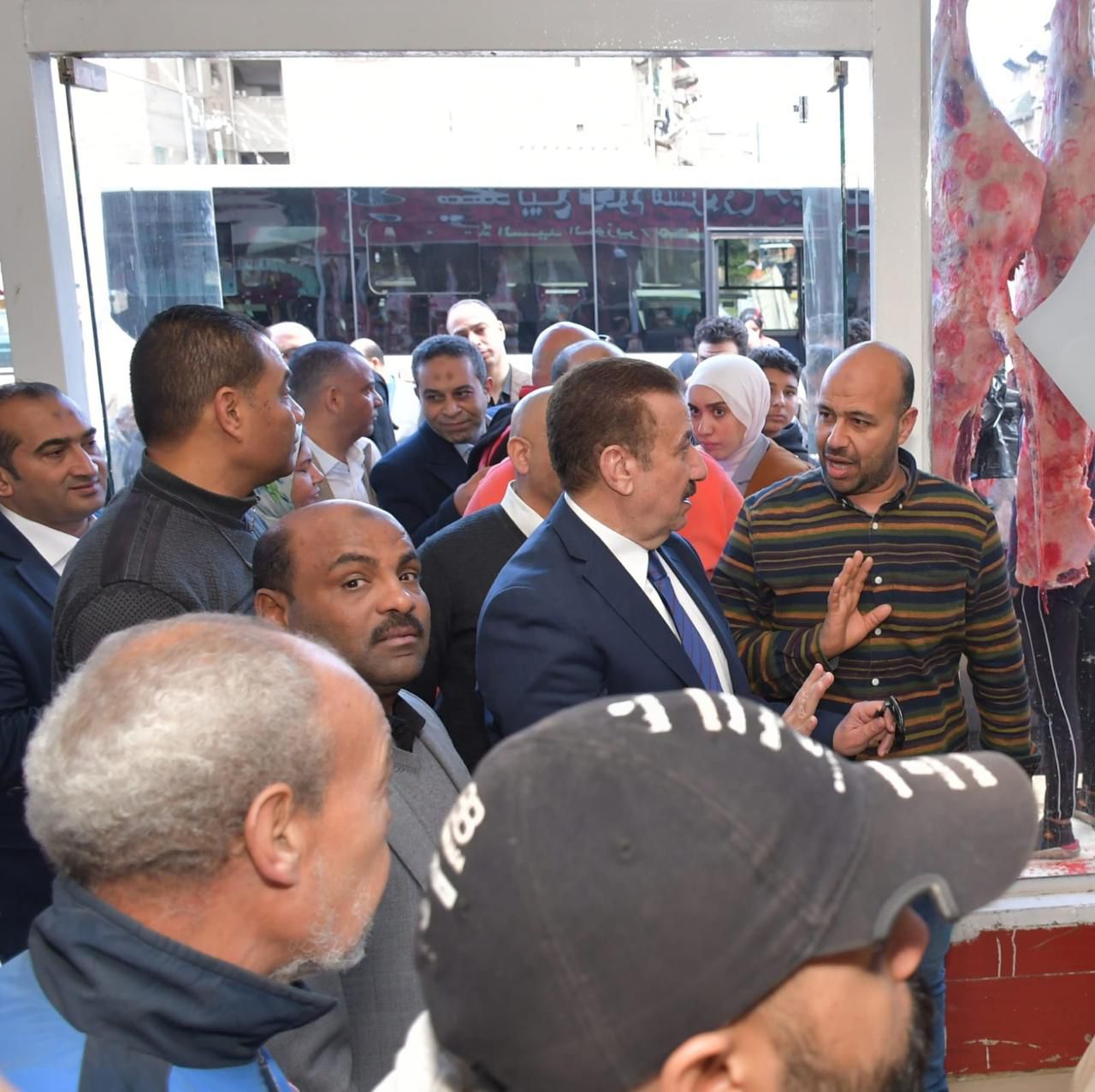 المحافظ وبائع اللحوم