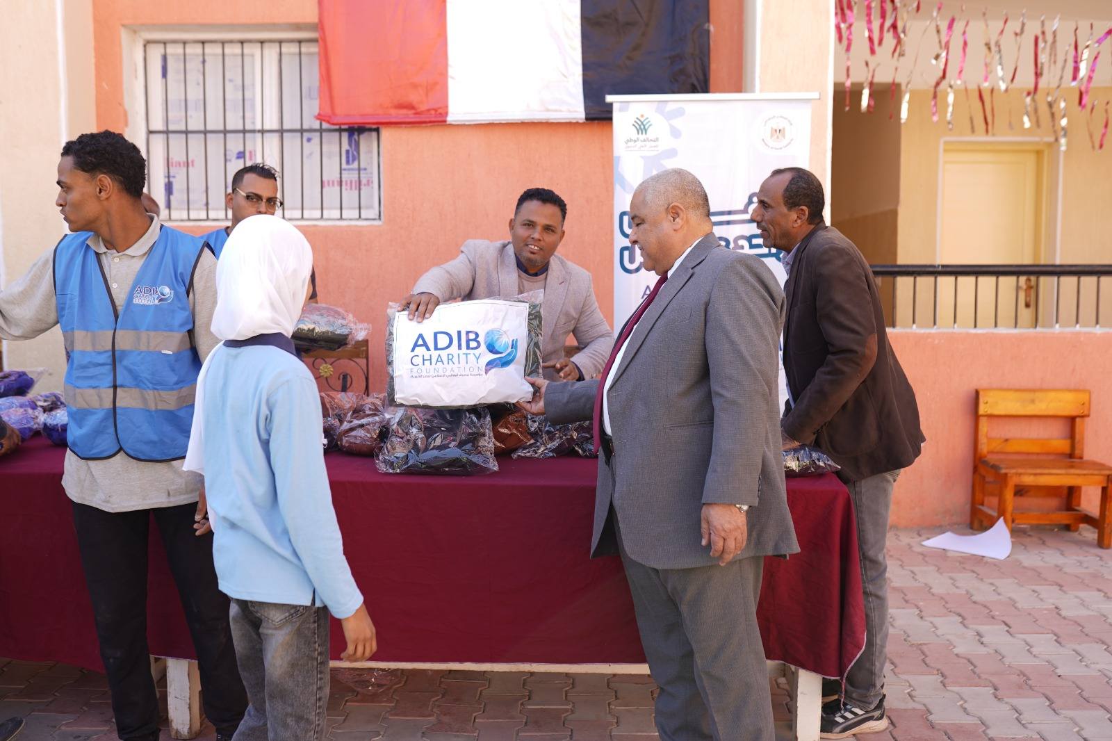 فرحة توزيع 200 جاكيت لذوي الهمم ضمن مبادرة شتاء دافئ بالأقصر