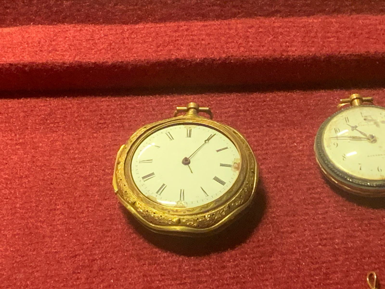 احد الساعات الأثرية احد الساعات الأثرية