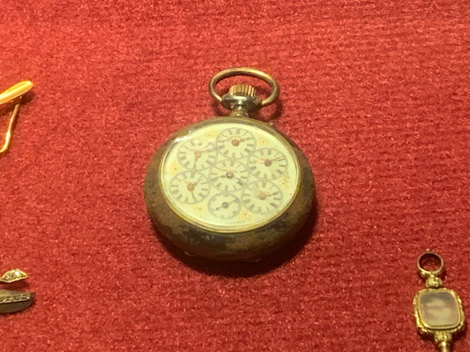 احد الساعات الأثرية بمتحف الغردقة احد الساعات الأثرية بمتحف الغردقة