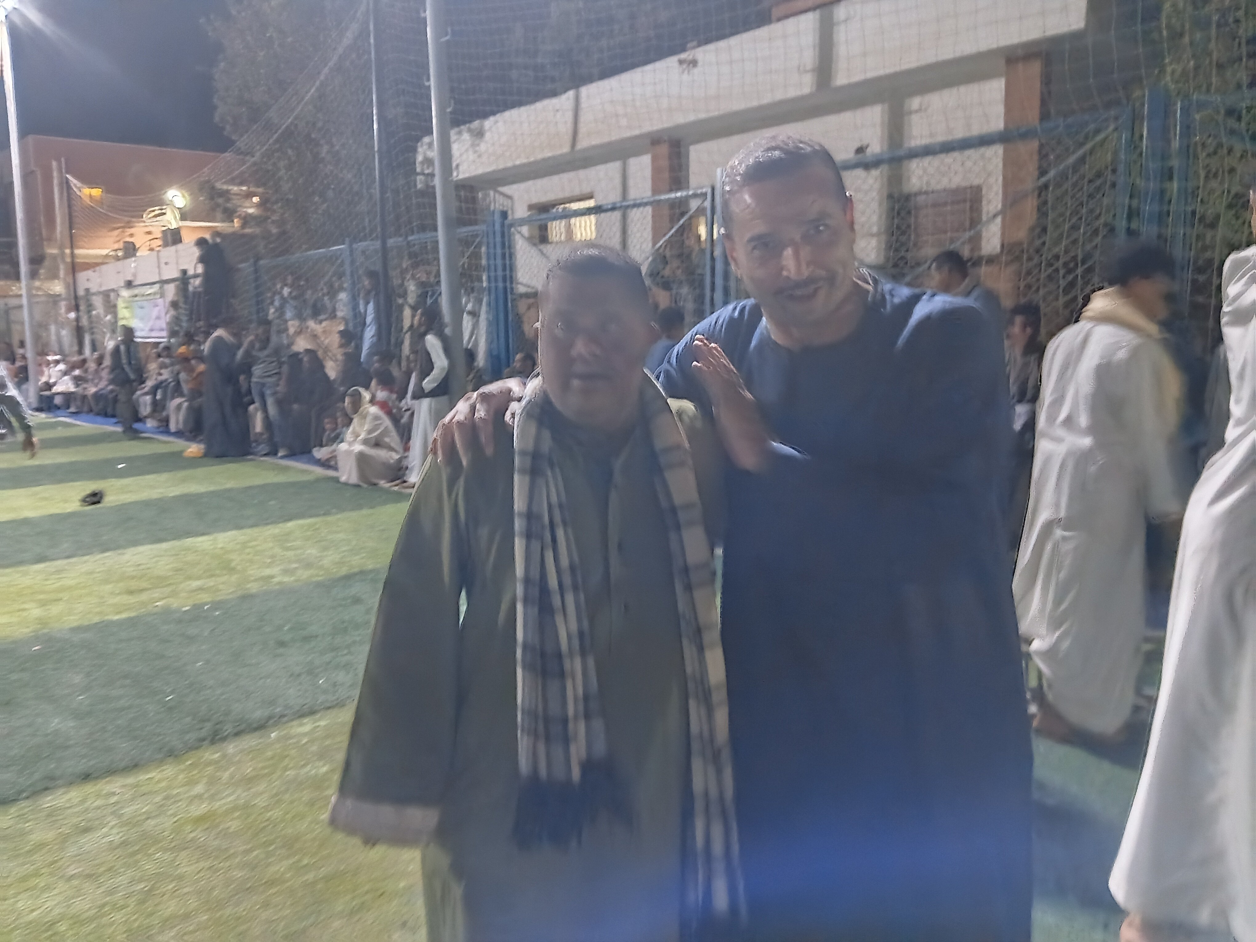 شاب من ذوي الهم حرص علي  الحضور 