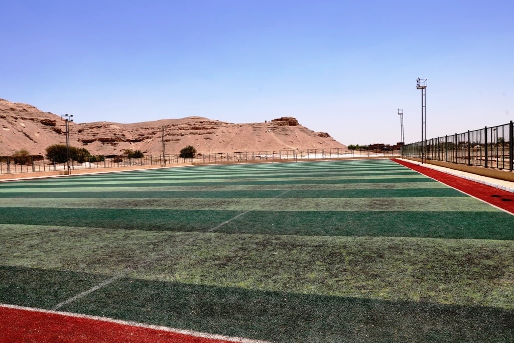 الملعب القانونى  بمركز شباب البحيرة بإدفو