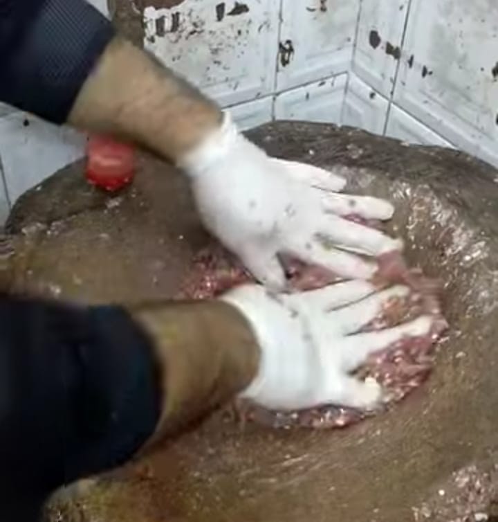 طريقة عمل العيش باللحمة (4)