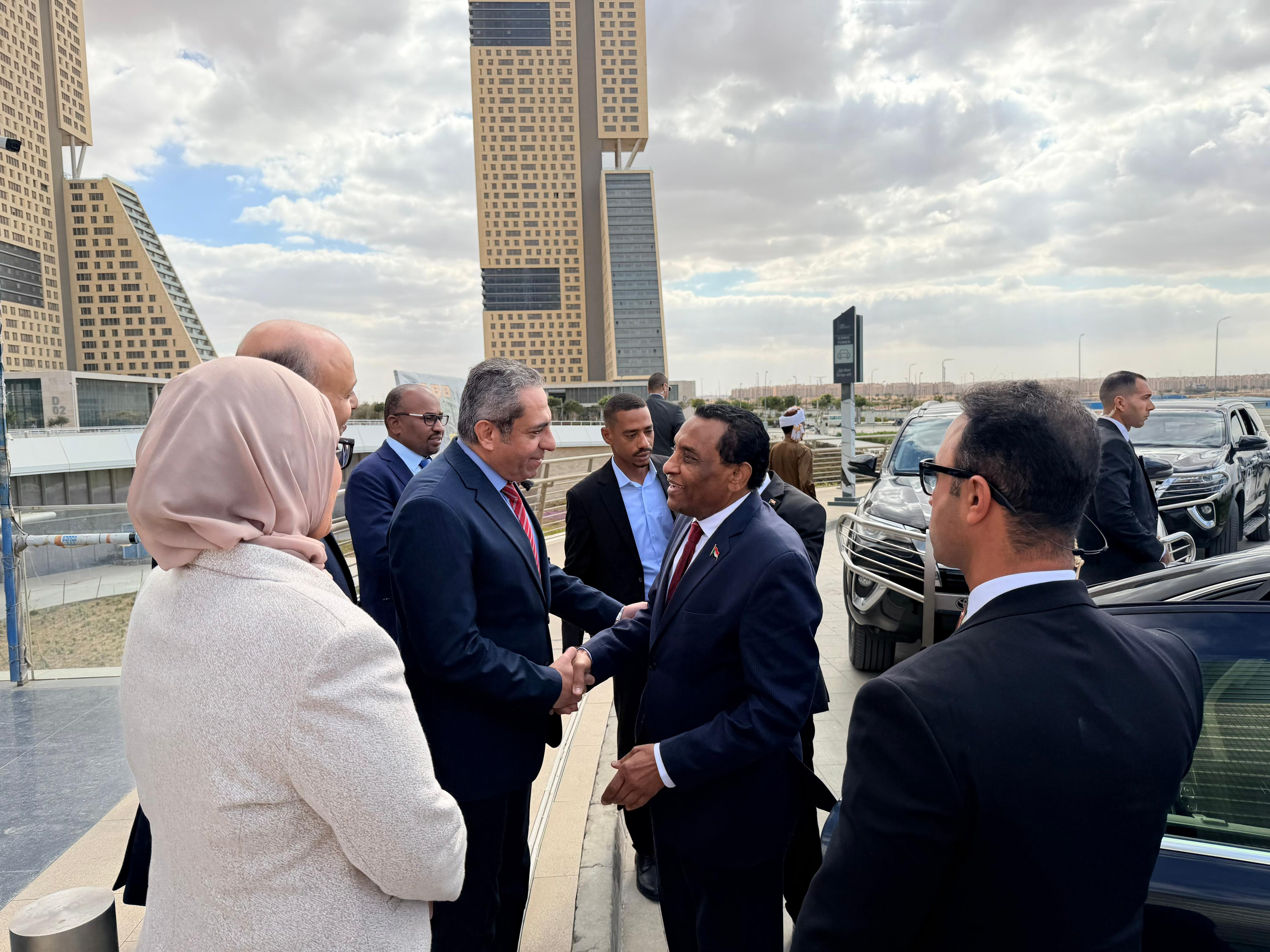 رئيس وزراء السودان يتفقد العاصمة  الجديدة (6)