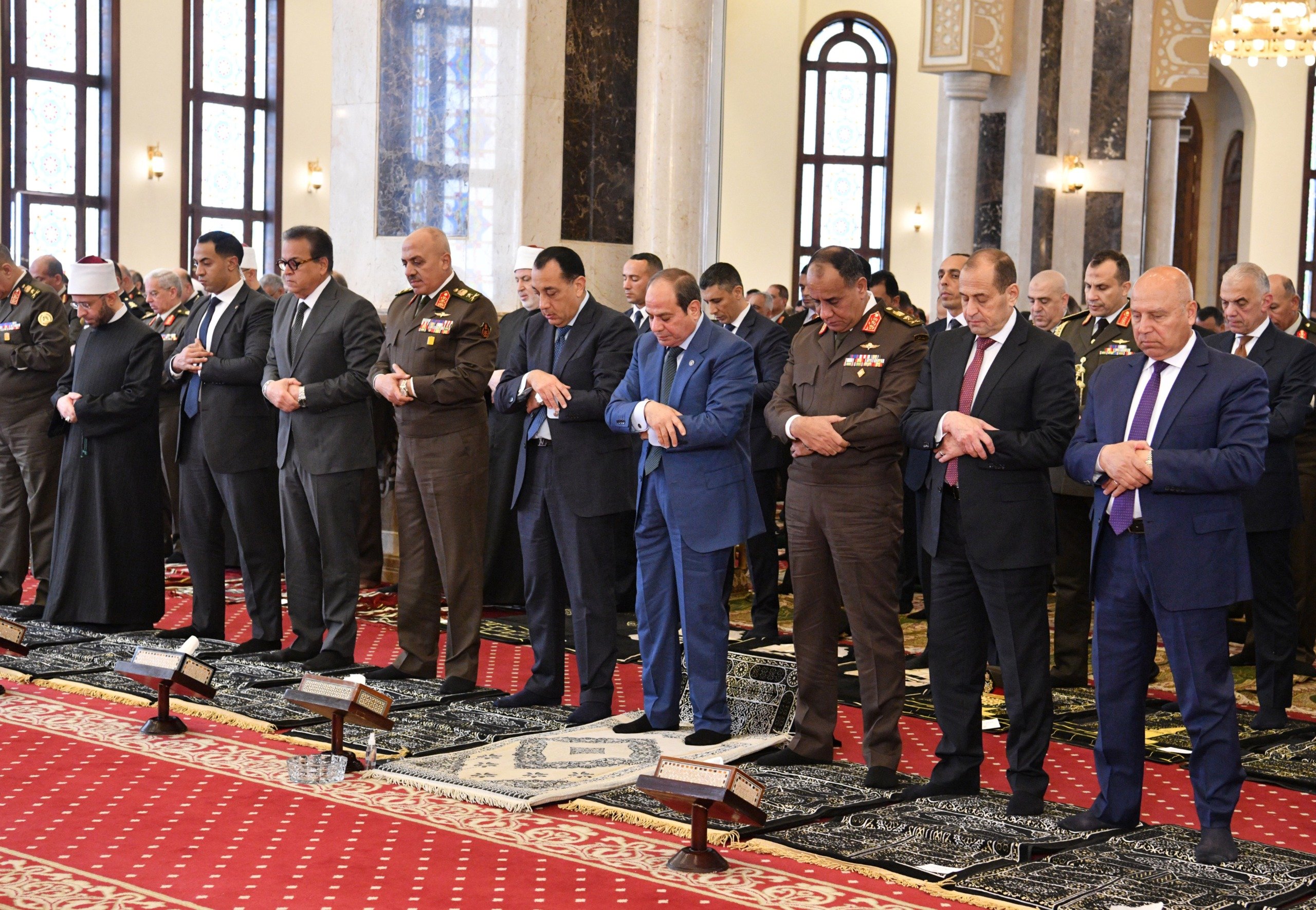 الرئيس السيسى يؤدي صلاة الجمعة بمسجد المشير طنطاوي