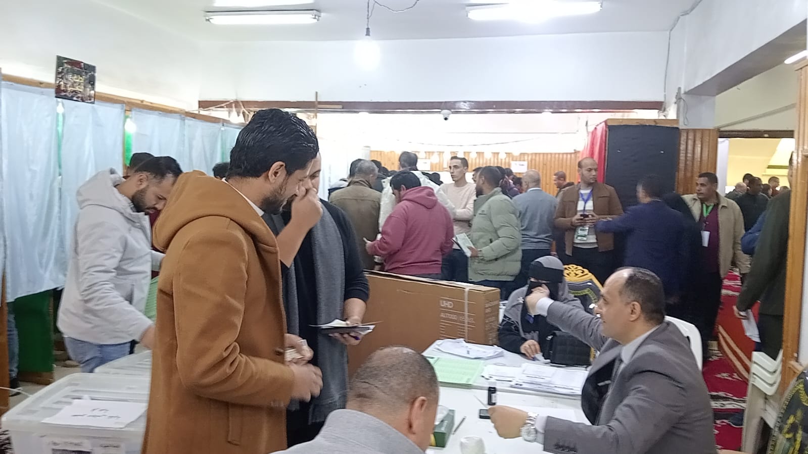 جانب من توافد المهندسين جانب من توافد المهندسين