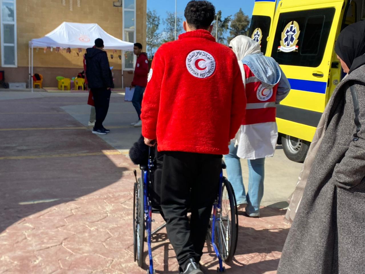 تقديم الخدمات الإنسانية للدفعة الـ21 من الجرحى والمصابين الفلسطينيين (1)