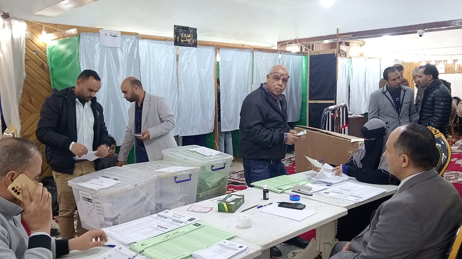 توافد الناخبين على النقابة