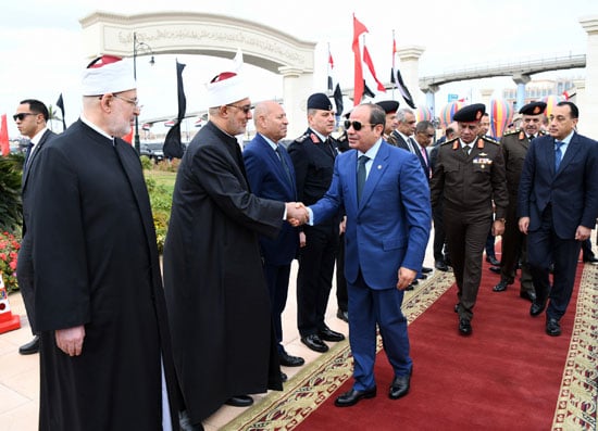 كبار رجال الدولة فى استقبال الرئيس