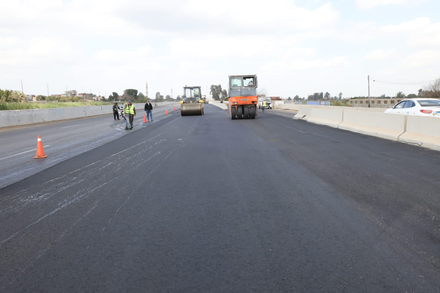 جانب من الطريق جانب من الطريق