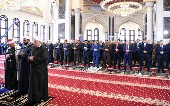 الرئيس السيسى يؤدي صلاة الجمعة بمسجد المشير طنطاوي الرئيس السيسى يؤدي صلاة الجمعة بمسجد المشير طنطاوي