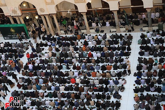 ألاف المصلين