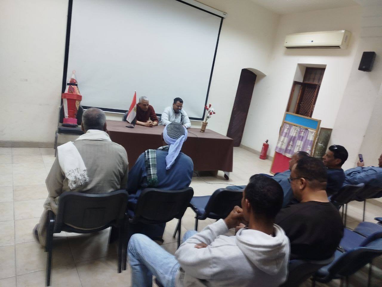 ورش حكى عن فضل الصدقة ومحاضرات عن العاشر من رمضان بالأقصر ورش حكى عن فضل الصدقة ومحاضرات عن العاشر من رمضان بالأقصر