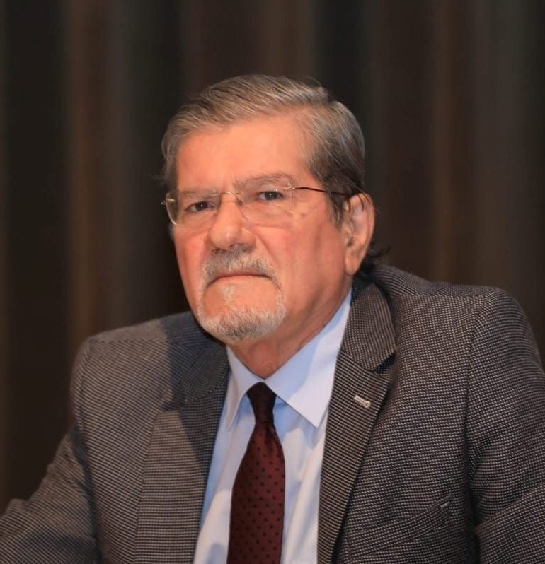 الكاتب نواف