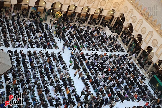 جانب من الإفطار فى مسجد الجامع الأزهر جانب من الإفطار فى مسجد الجامع الأزهر