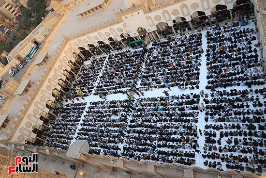آلاف الصائمين فى حفل الإفطار آلاف الصائمين فى حفل الإفطار