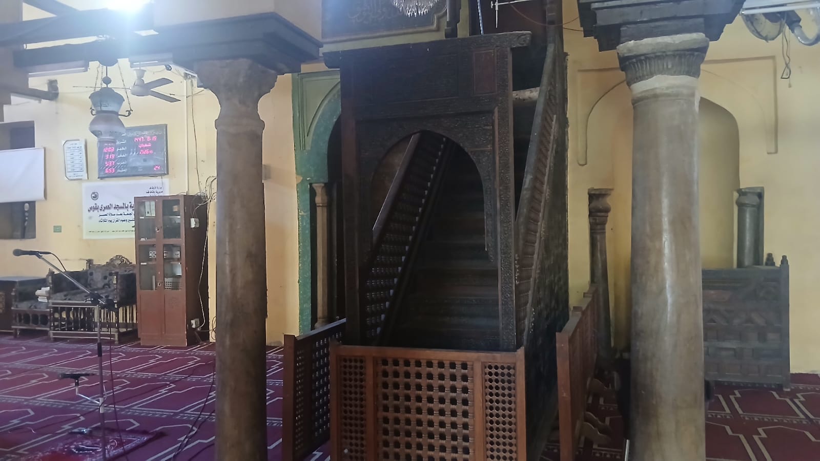 منبر المسجد العمري 