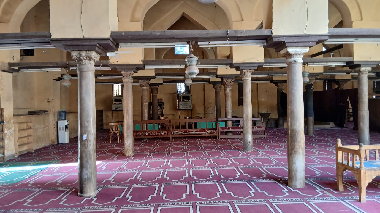 أعمدة المسجد العمري بقوص 